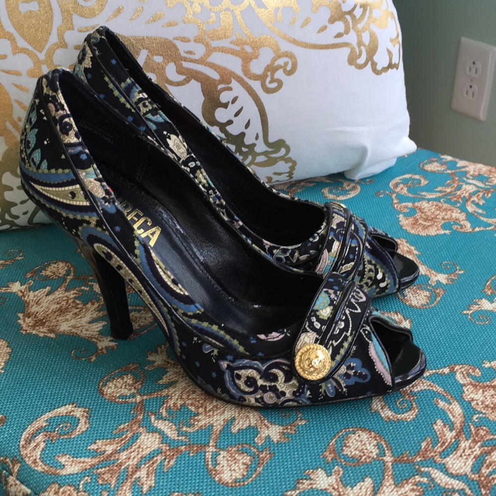 Kenneth Cole heels